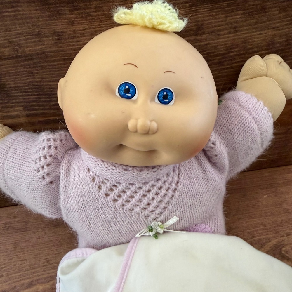 Vintage 1982 Cabbage Patch Kids Doll Blue Eyes Blonde Hair Knit Romper w Blanket